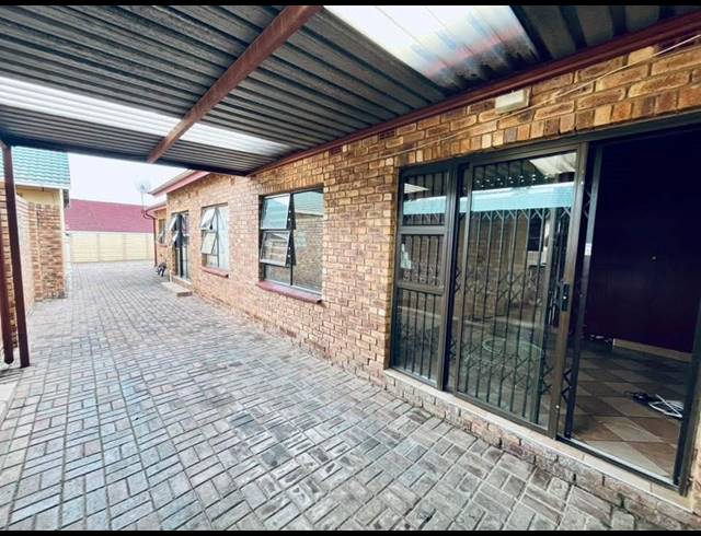 4 BEDROOM FREESTANDING FOR SALE IN BIRCHLEIGH NORTH